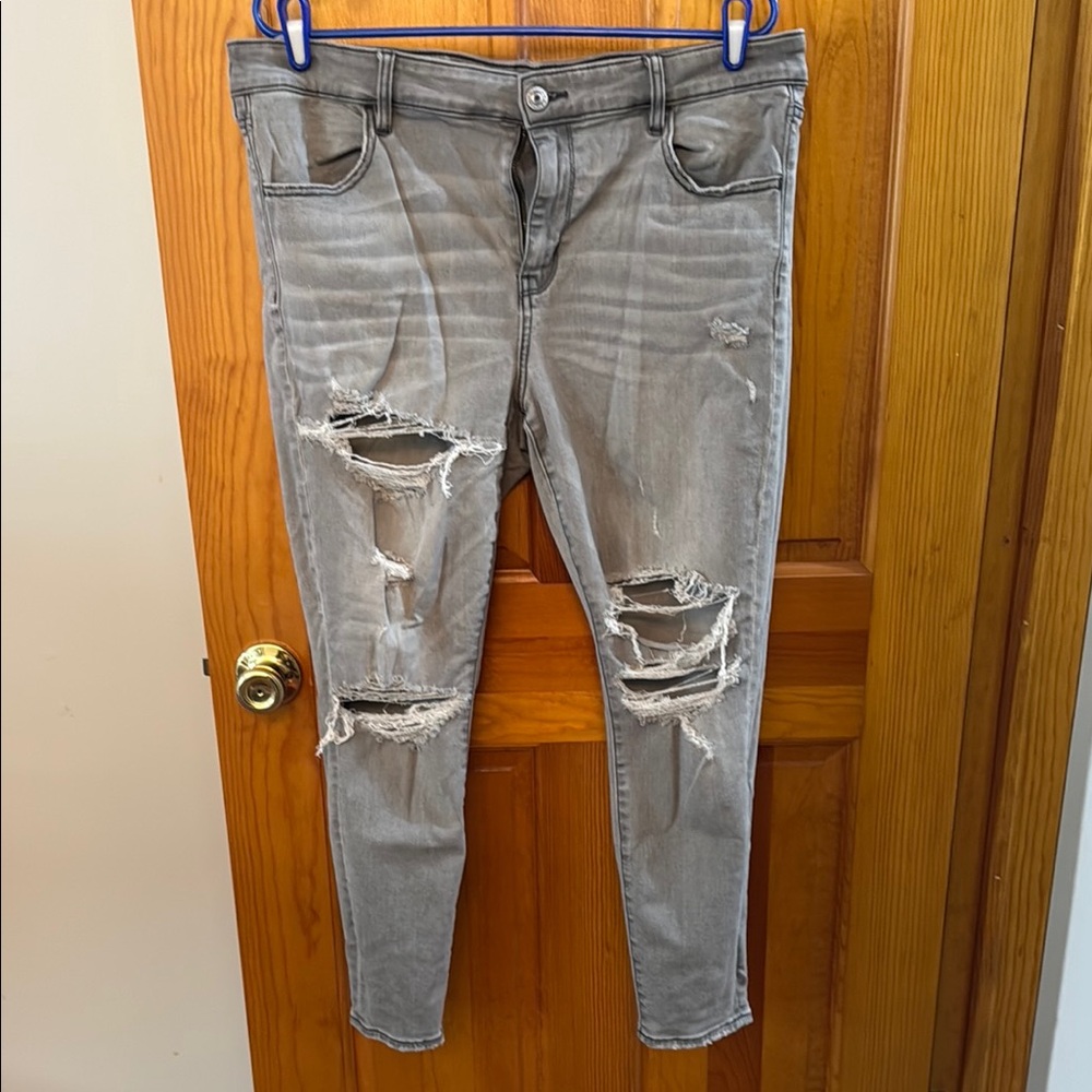 #93 - American Eagle Outfitters Gray Skinny Jeans with Vintage Finish